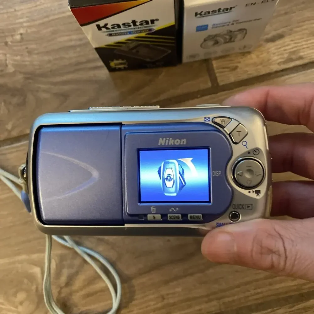Nikon COOLPIX 2500 Silver Digital Camera 2.0 MP 3x Zoom + New Charger & Battery